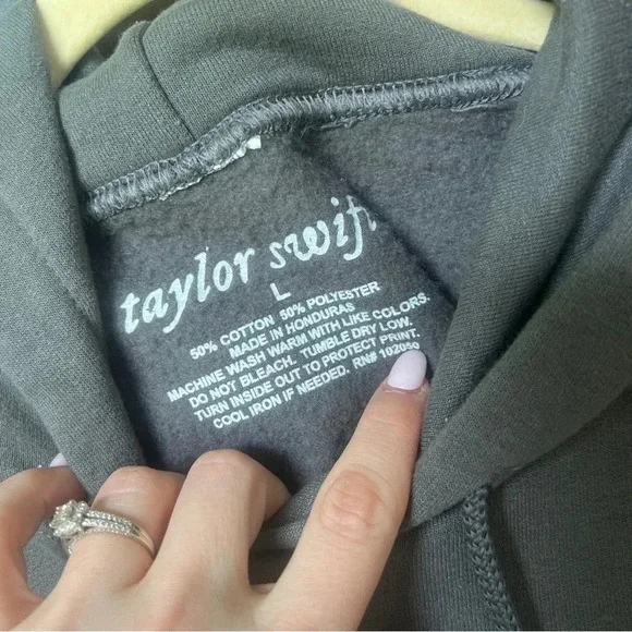 Taylor Swift Eras hoodie tour merch 1989 red folklore oversized large pullover - Picture 5 of 5